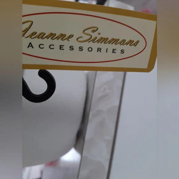 Hat - Picture 2 of 3